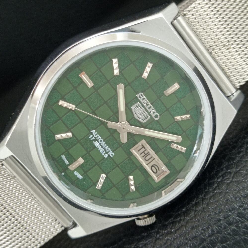 Vintage 1975 Seiko Automatic Mens Silver Watch W/daydate & Green accents